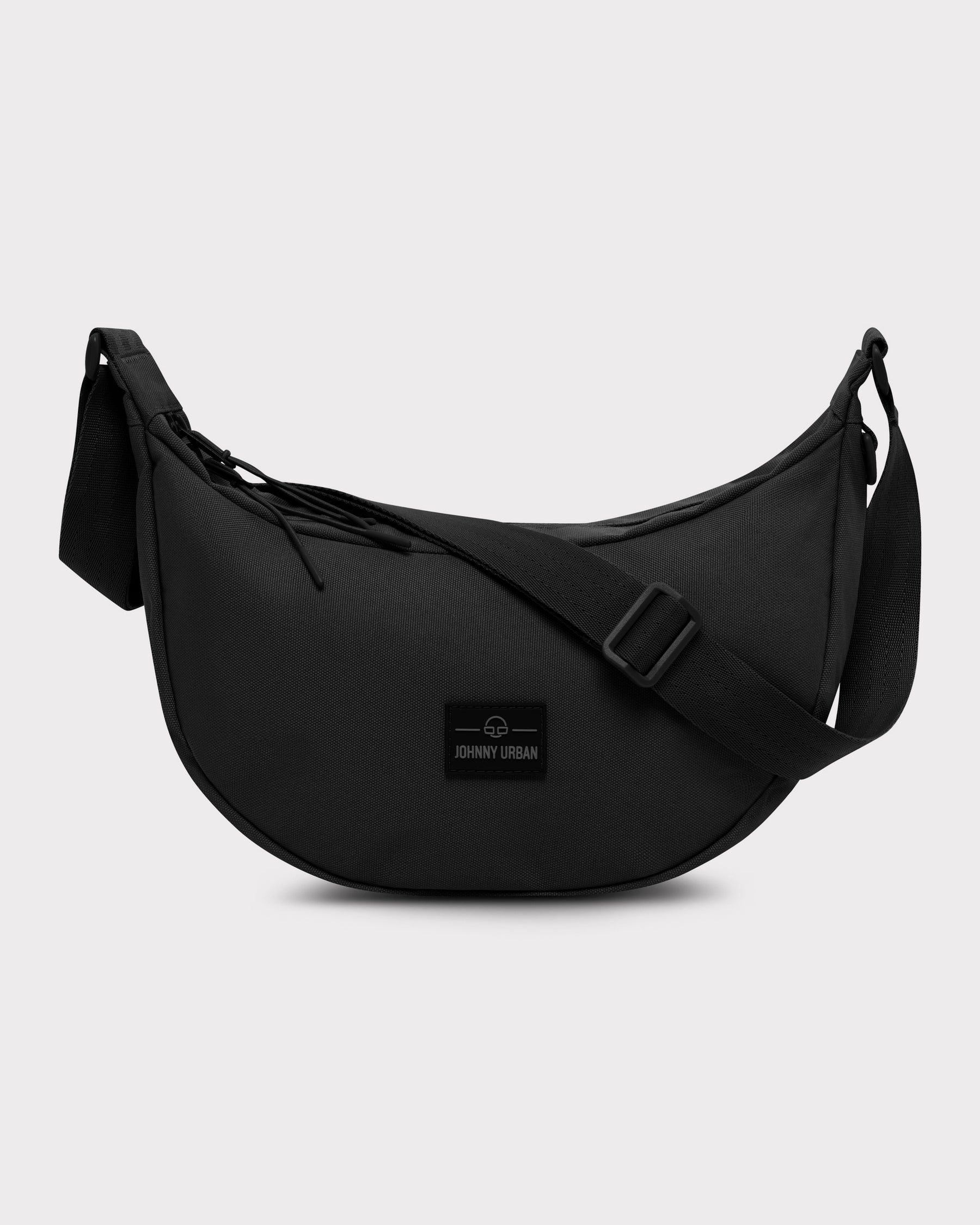 Halbmond-Tasche 'Ally Medium' von Johnny Urban in Schwarz mit verstellbarem Schulterriemen