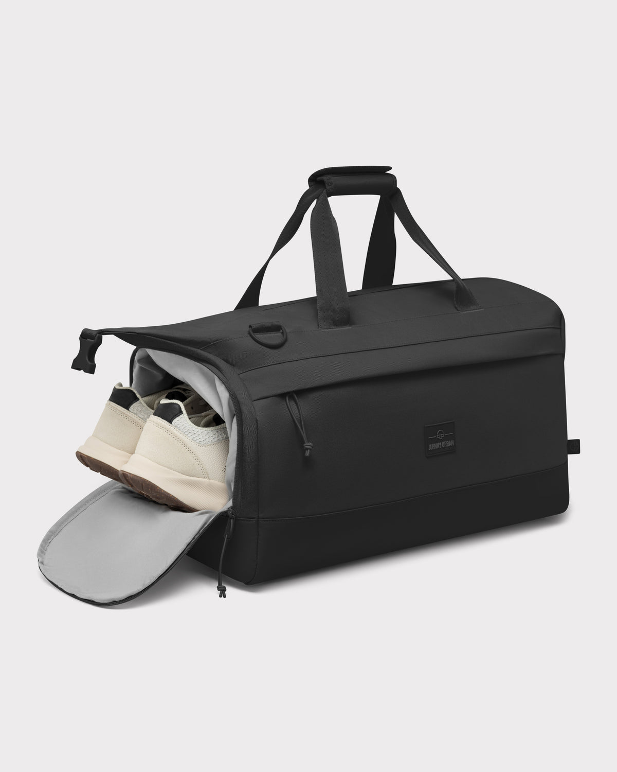 Schwarze Weekender Tasche 'Milan' von Johnny Urban mit seitlichem Schuhfach, halb geöffnet mit weißen Schuhen