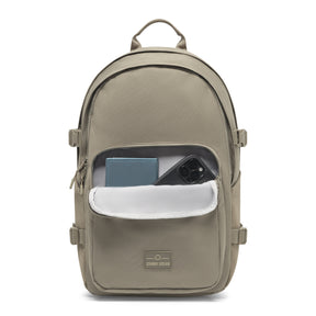 Beiger Johnny Urban Rucksack 'Lian' mit offenem Frontfach, das ein blaues Portemonnaie und ein schwarzes Smartphone zeigt