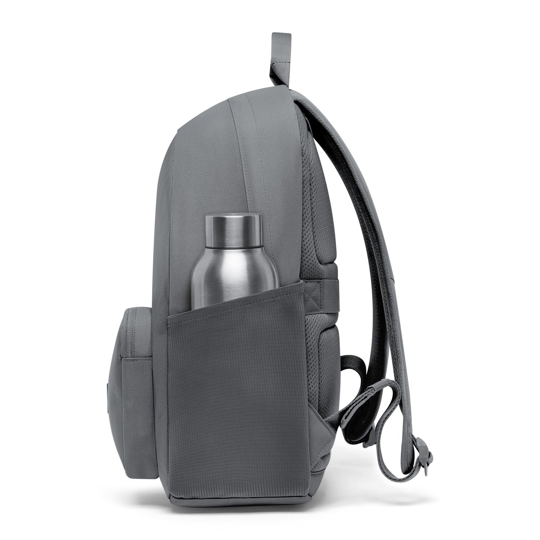 Seitliche Ansicht des grauen Rucksacks 'Mo' mit Flaschenfach und Trinkflasche
