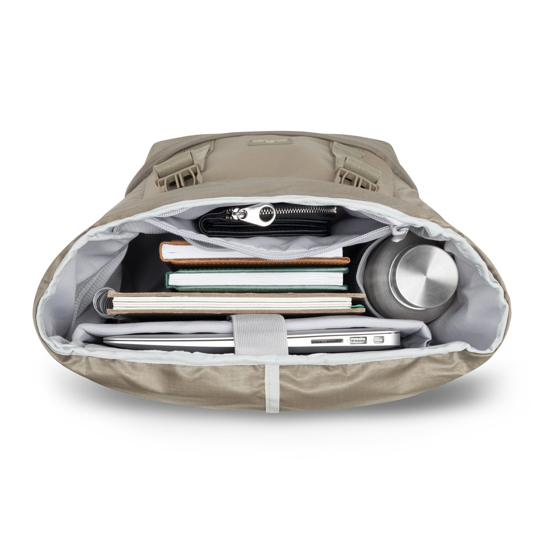 Offener sandgrauer Johnny Urban Rucksack 'Nico' mit Laptop, Notizbüchern, Geldbörse und Trinkflasche innen