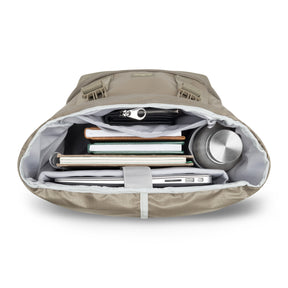 Offener sandgrauer Johnny Urban Rucksack 'Nico' mit Laptop, Notizbüchern, Geldbörse und Trinkflasche innen