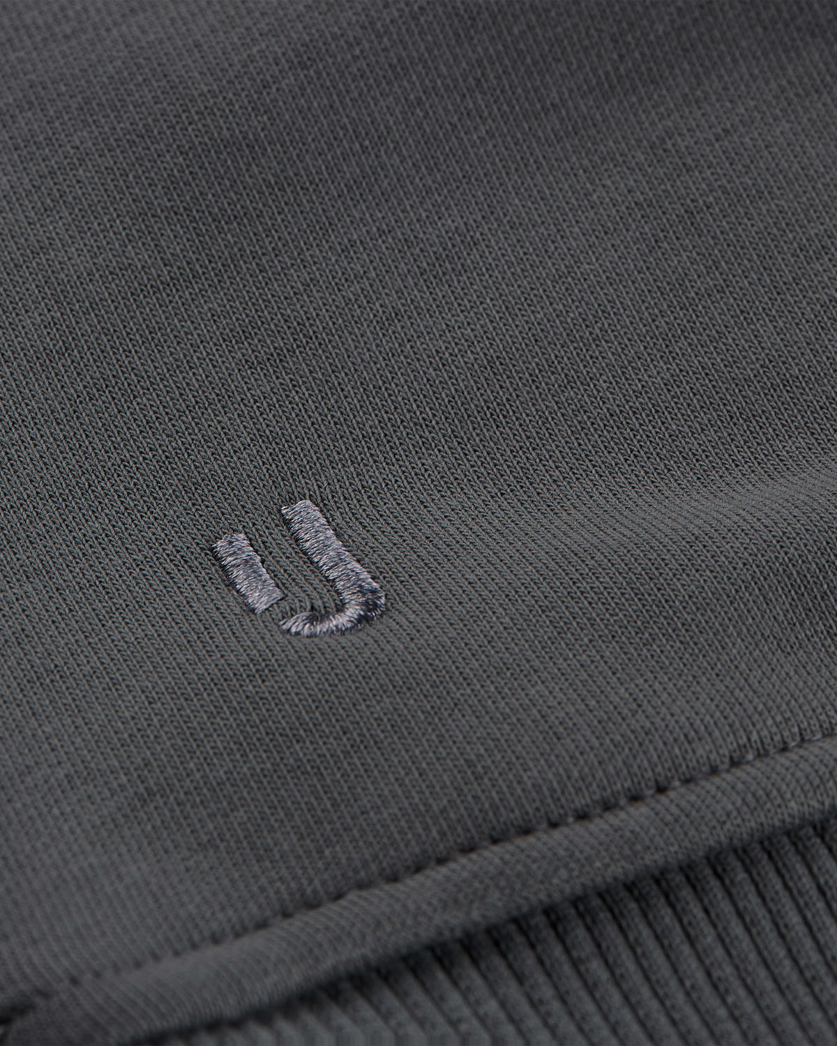 Dunkelgrauer Oversized Hoodie 'Cody' von Johnny Urban mit gesticktem Logo