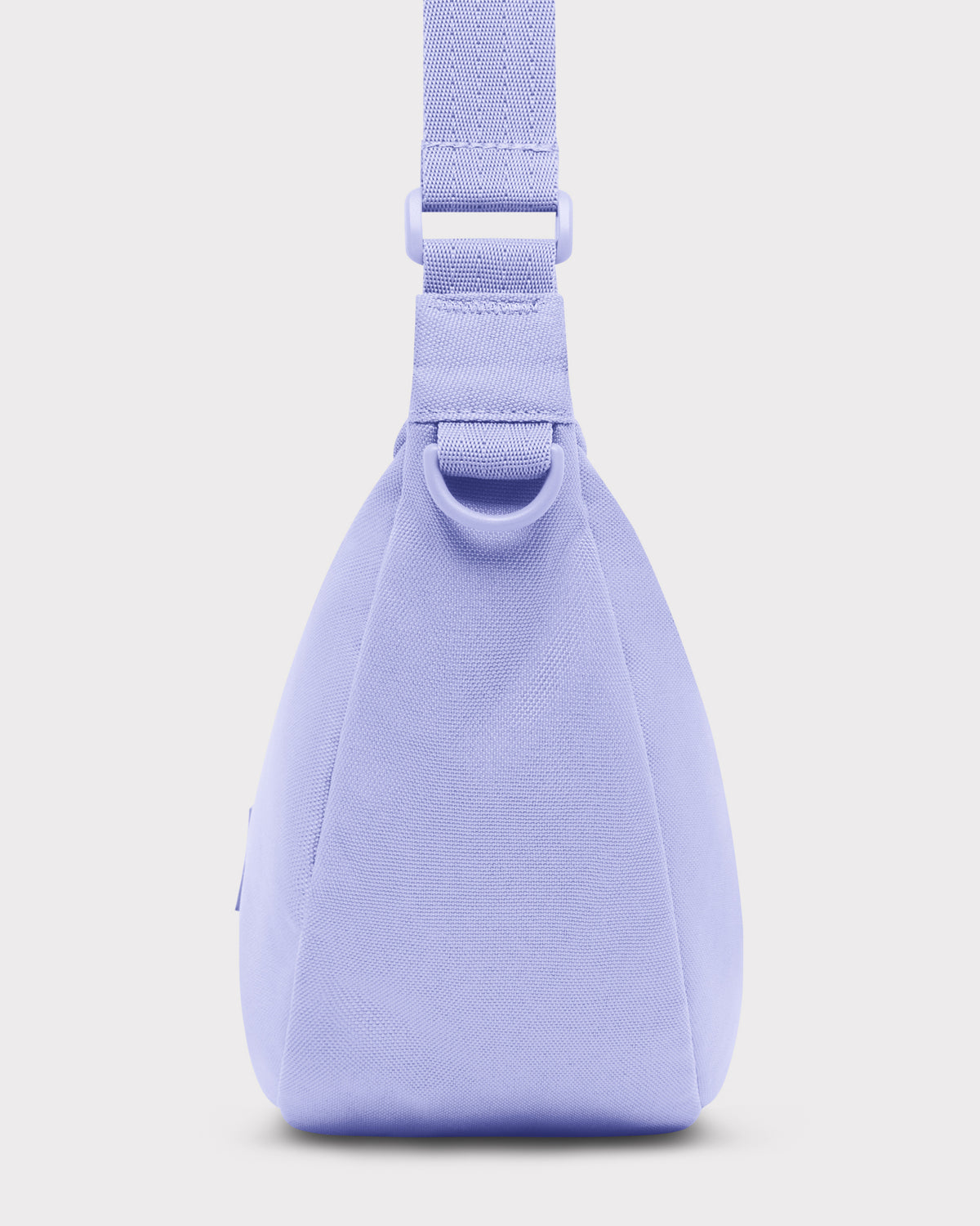 Half Moon Bag ‚Ally Medium‘ in helllila Seitenansicht mit verstellbarem Schulterriemen