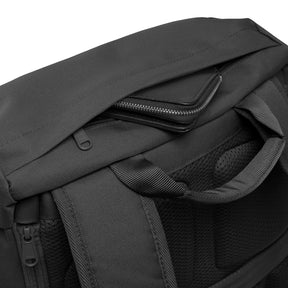 Schwarzer Johnny Urban Rucksack 'Nico' mit gepolstertem Rücken und Reißverschlussfach am oberen Rand