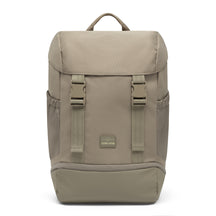 Beiger, ergonomischer Rucksack 'Nico' von Johnny Urban mit Klappe und zwei Schnallen