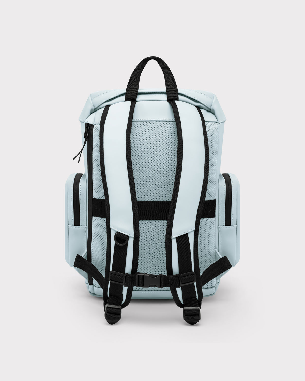 Rucksack 'Finley' von Johnny Urban in Ice-Blau, gepolsterte Rückenpartie und verstellbare schwarze Träger