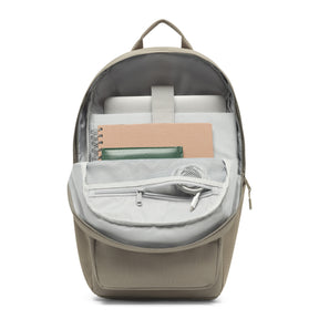 Rucksack 'Mo' in desert grey mit Laptopfach, Notizbuch, grünem Geldbeutel und Kopfhörern