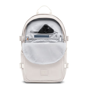 Ergonomischer Schulrucksack 'Lian' in Sandfarbe mit geöffnetem Frontfach, innen Smartphone, Notizbuch, Stift und Bleistift