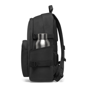 Schwarzer Johnny Urban Rucksack 'Lian' mit verstellbaren Gurten und Fronttasche, Seitenansicht