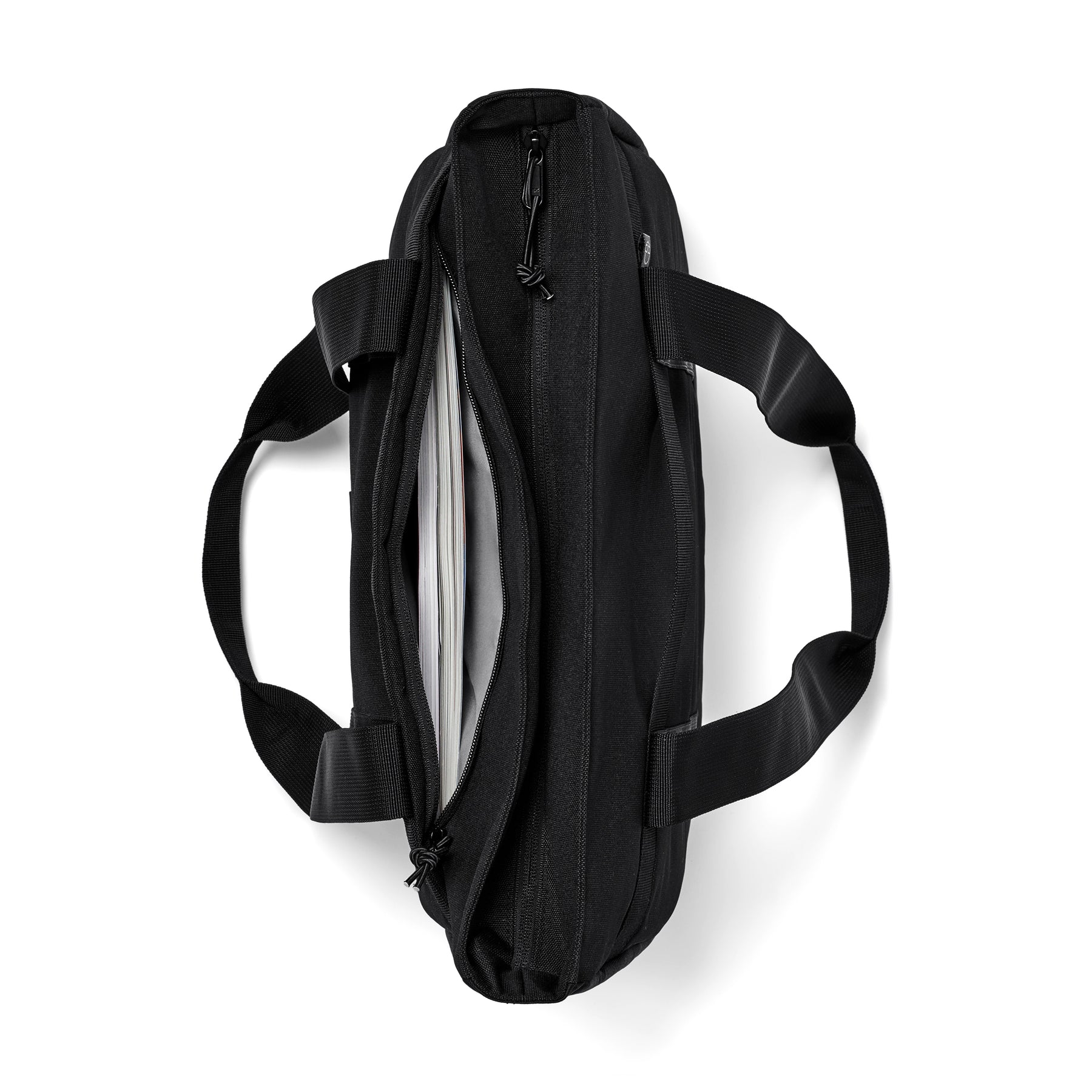 Große schwarze Shopper-Tasche von Johnny Urban mit offenem Hauptfach und Griffen, Ansicht von oben