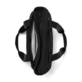 Große schwarze Shopper-Tasche von Johnny Urban mit offenem Hauptfach und Griffen, Ansicht von oben