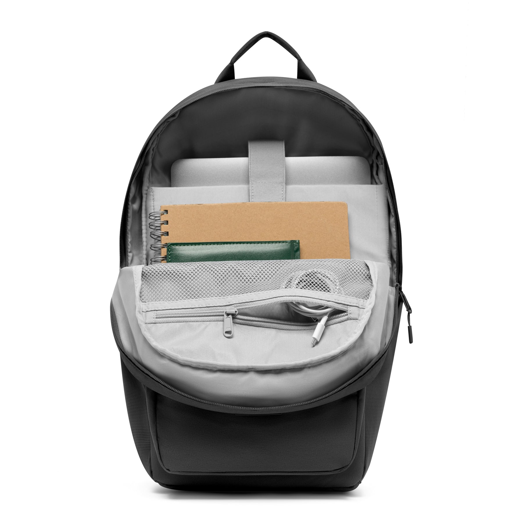 Schwarzer Rucksack 'Mo' von Johnny Urban mit Laptopfach, Notizbuch, grünem Portemonnaie und Kopfhörerkabel im Innenfach