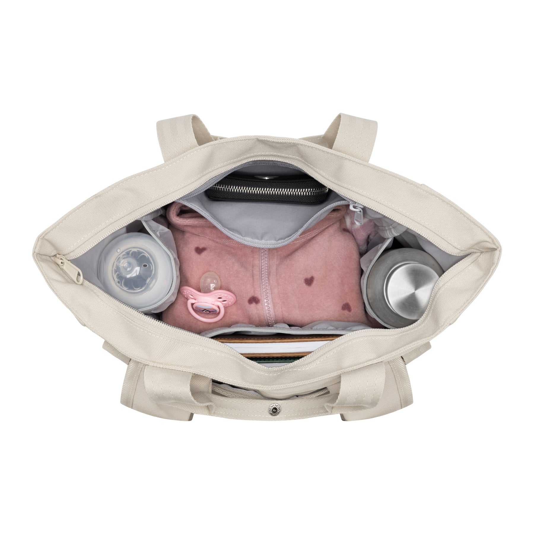 Sandfarbene Wickeltasche 'Blair' mit Babyflasche, Schnuller, Wasserflasche und Kleidung mit Herzmuster