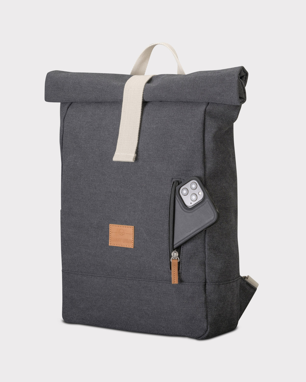 Johnny Urban Rolltop Rucksack 'Adam Medium' aus dunkelgrauem Canvas mit hellem Tragegriff und seitlicher Reißverschlusstasche mit Smartphone