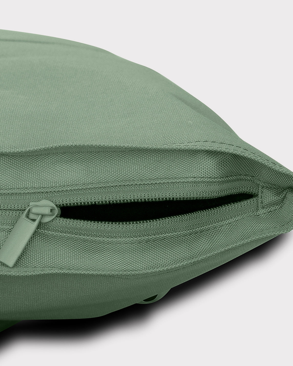 Grüner Rolltop Rucksack Robin Medium aus robustem Material mit Reißverschlusstasche