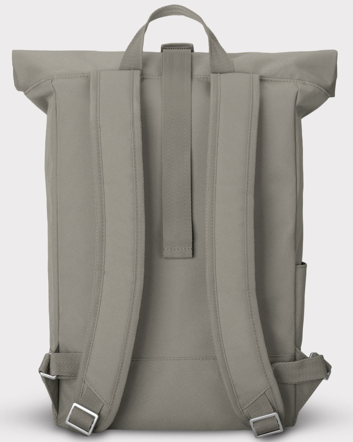 Rückansicht des Johnny Urban Rolltop Rucksacks 'Robin Medium' in desert-grau mit gepolsterten Schulterriemen und Trageschlaufe