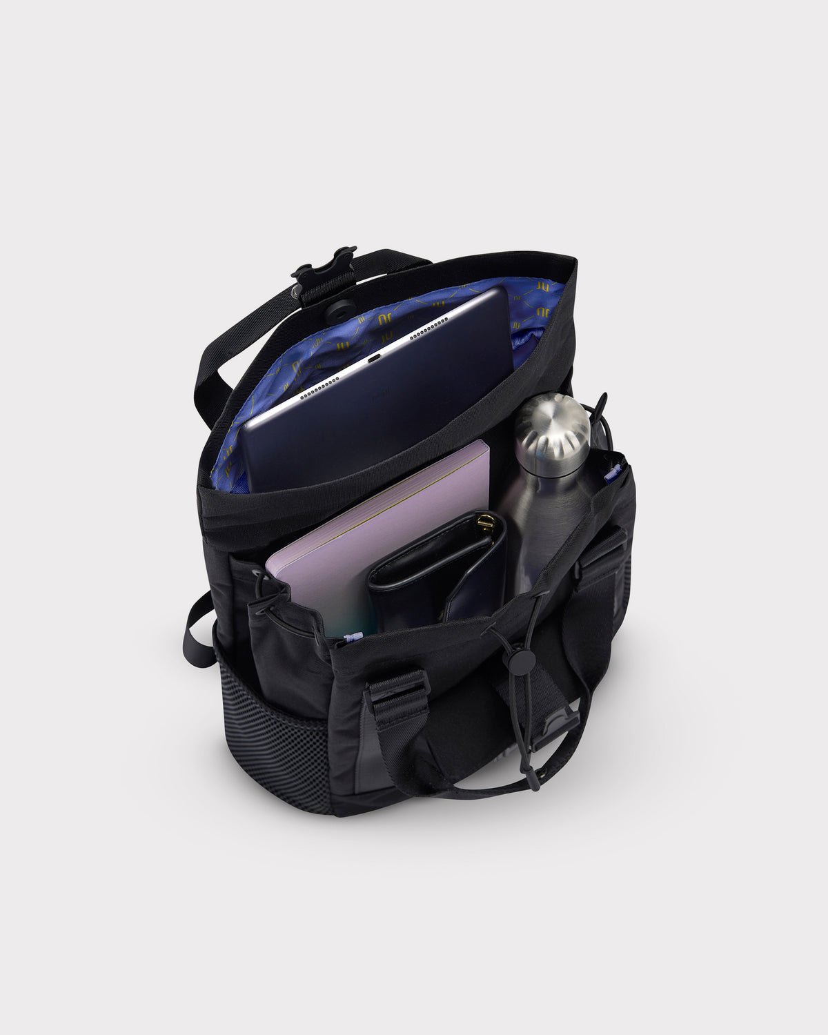 Schwarzer Johnny Urban Rucksack 'Jules' mit Tablet, Notebook, Geldbörse und Trinkflasche innen