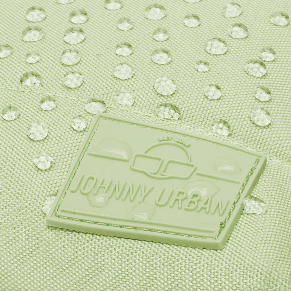 Wasserabweisendes Material mit Naht und Johnny Urban Logo auf limefarbenem Damenrucksack "Mia"