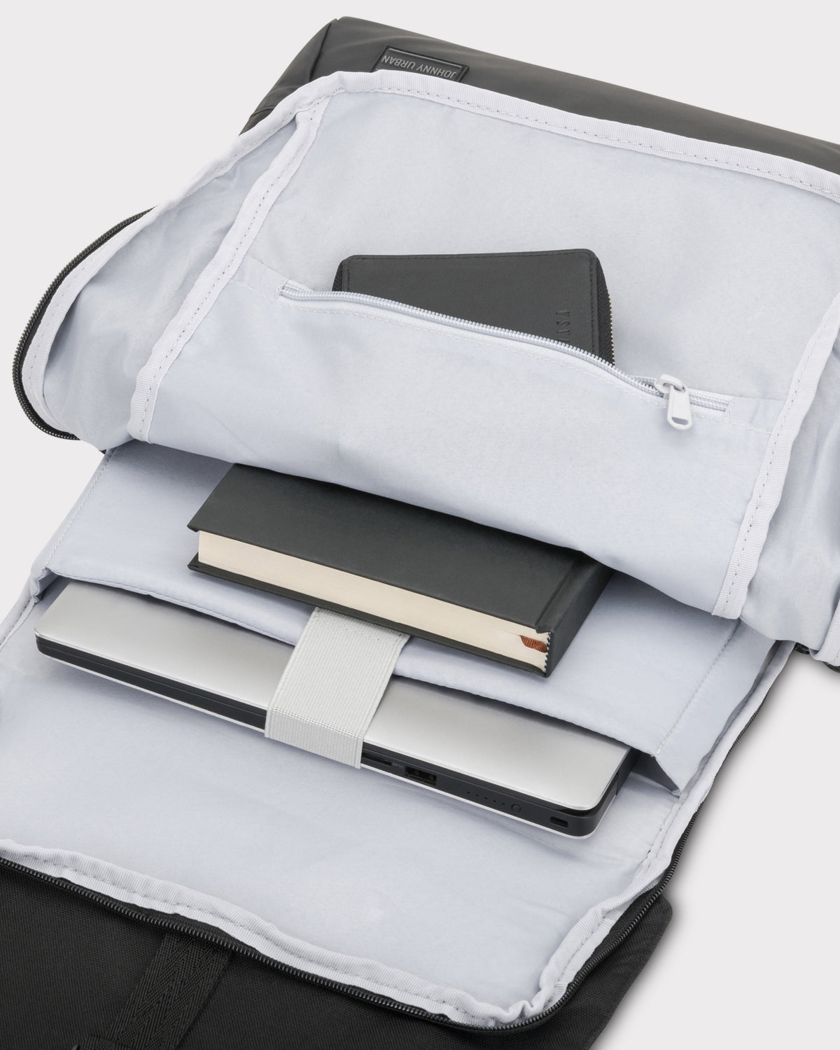 Schwarzer Johnny Urban Rucksack ‚Mika‘ mit Laptop-, Buch- und Reißverschlussfach innen