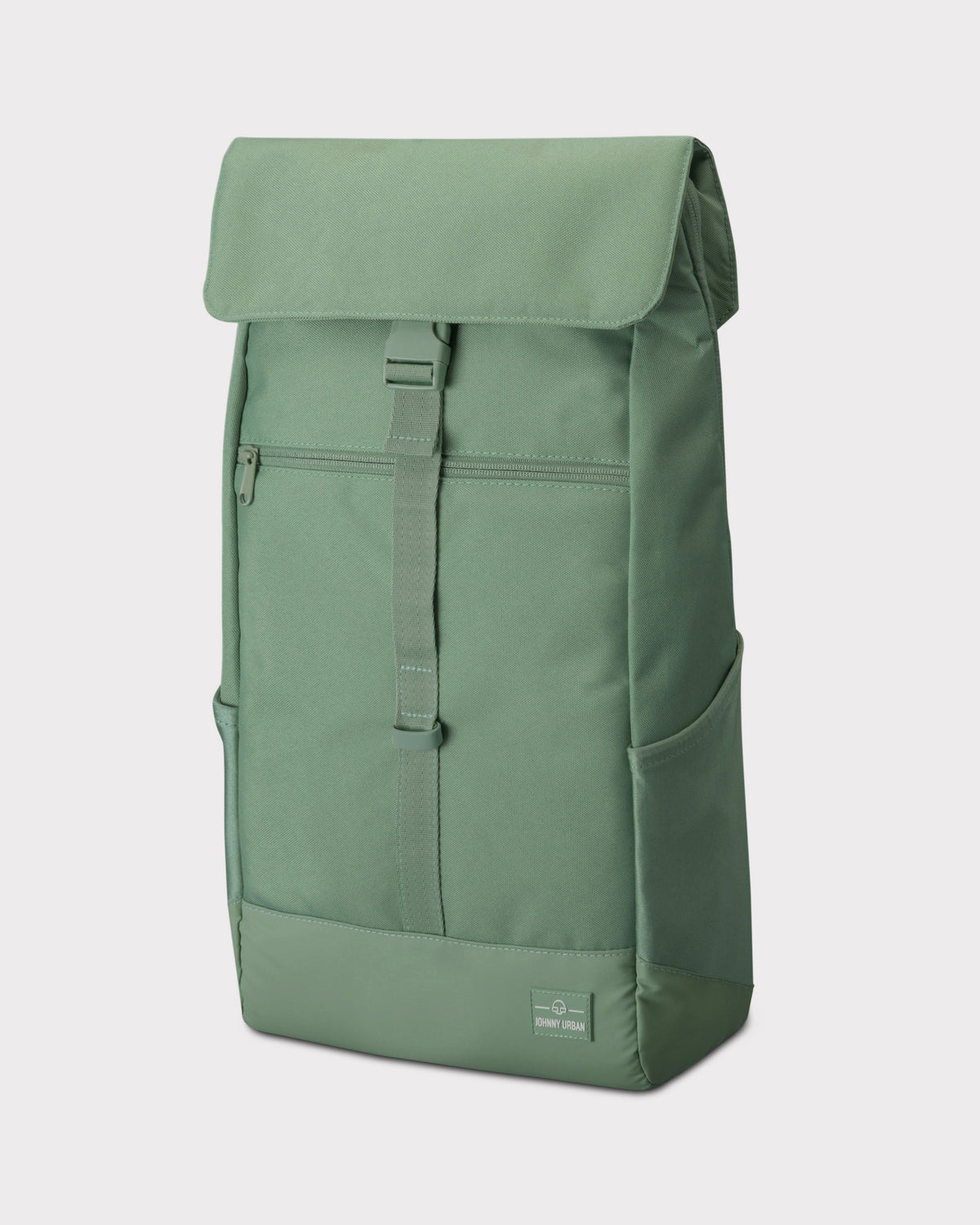 Grüner Tagesrucksack 'Mika' von Johnny Urban mit Klappe, Schnallenverschluss und seitlichen Taschen